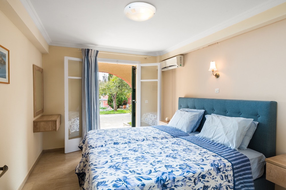 Mariettas Resort 8/50