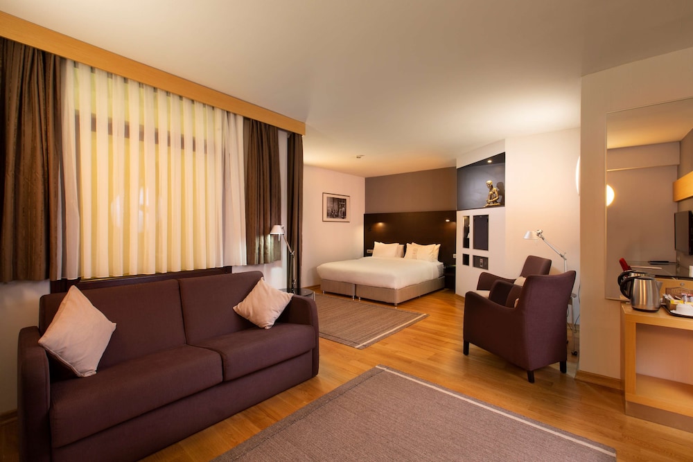 Nippon Hotel 29/55