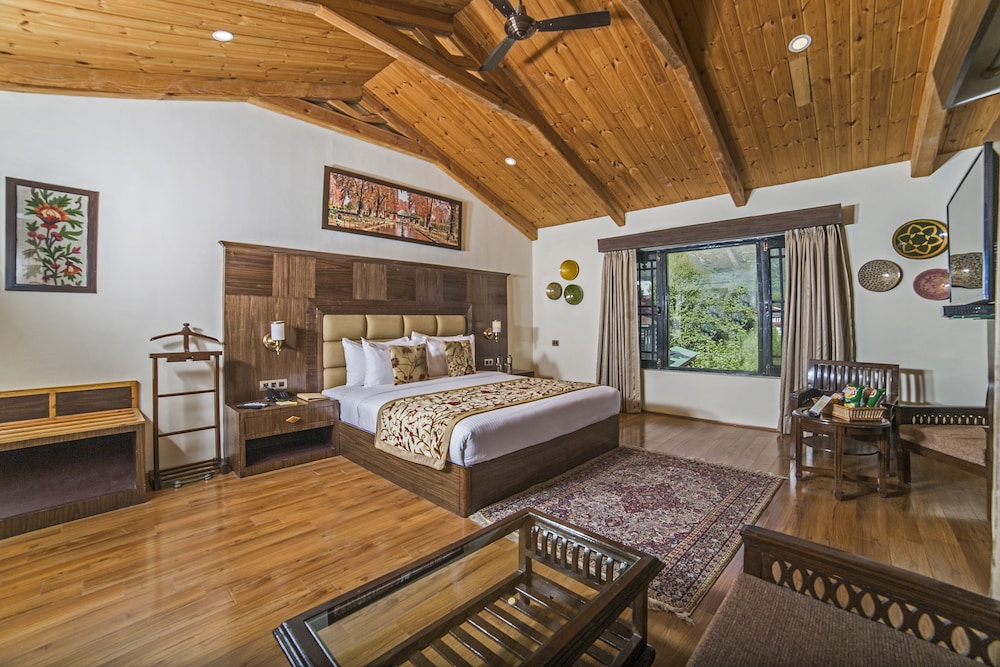 Lemon Tree Hotel Srinagar 11/21