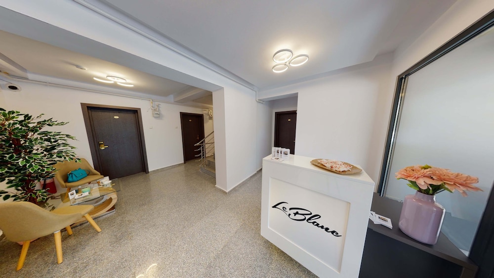 Le Blanc Aparthotel 6/68