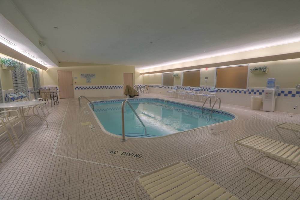 Fairfield By Marriott Mt Pleasant 18/30