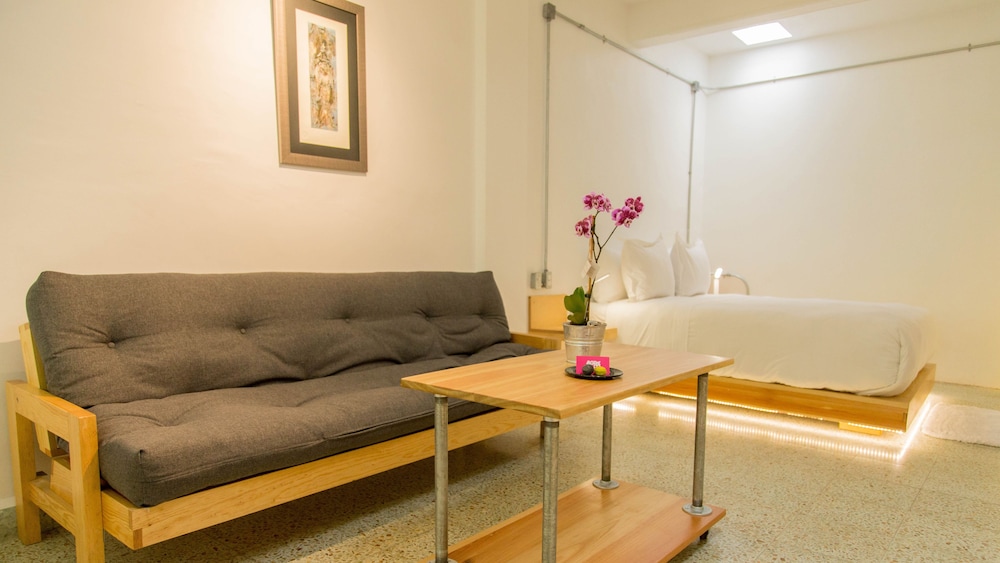 Agrado Guest House 36/56