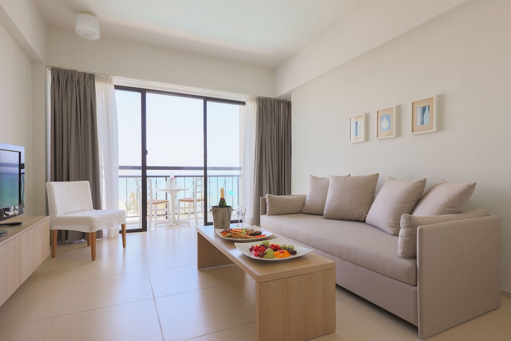 Sandy Beach Hotel & Spa 40/66