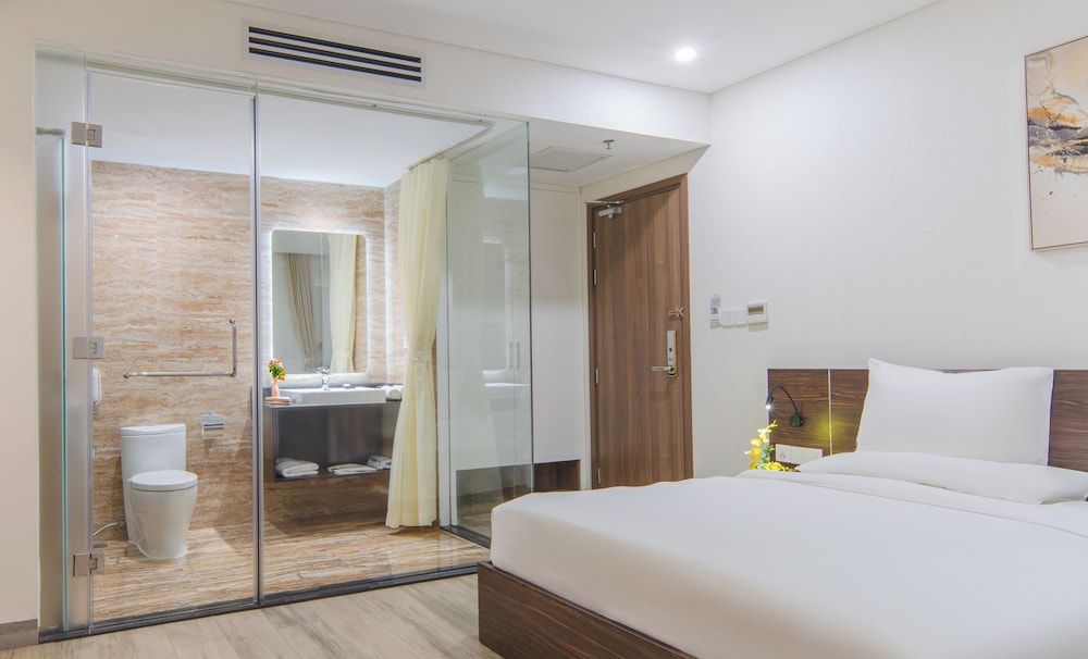 SUPERIOR, TWIN BEDS, NO WINDOW