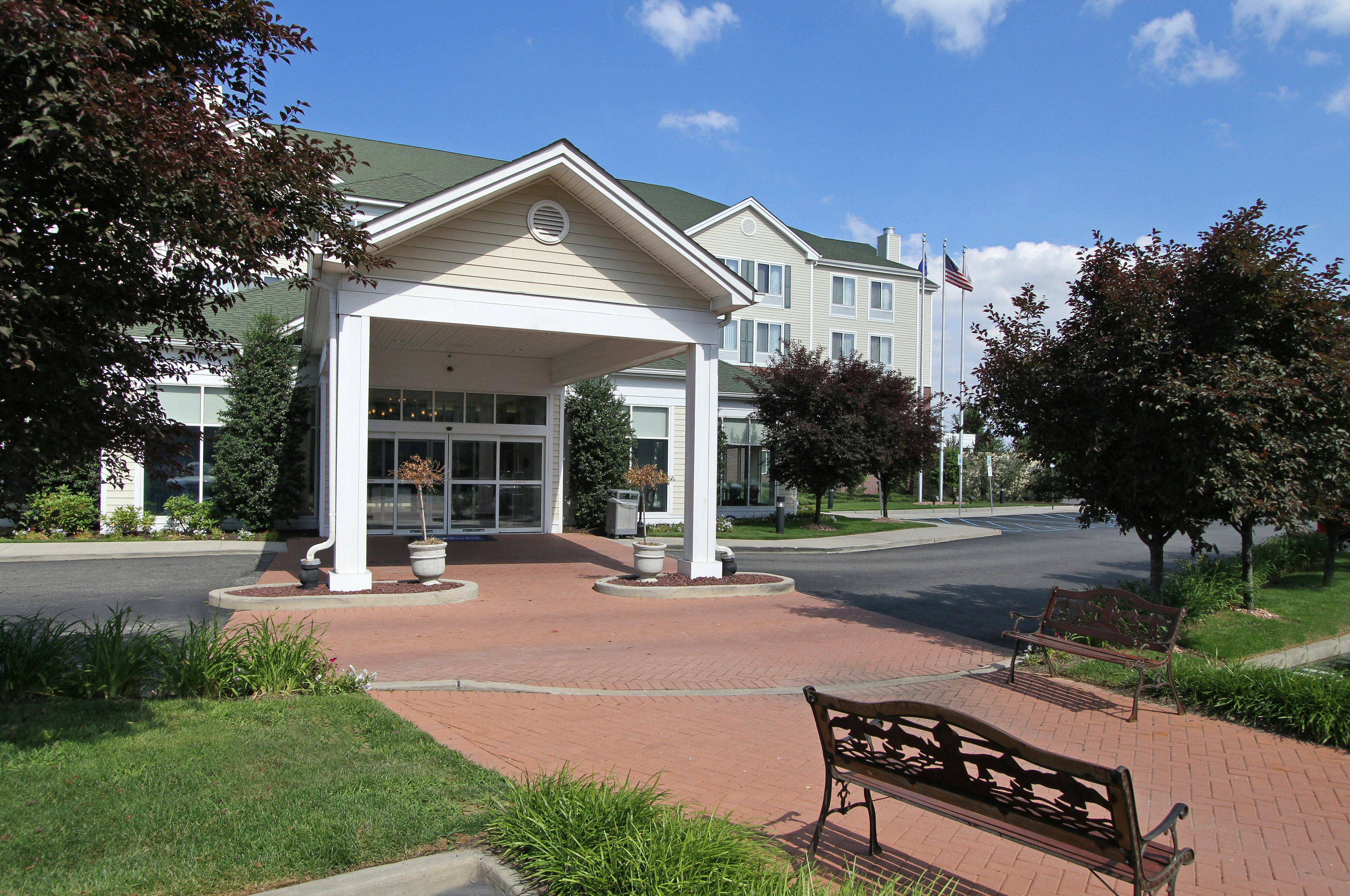 Hilton Garden Inn Westbury 1/25