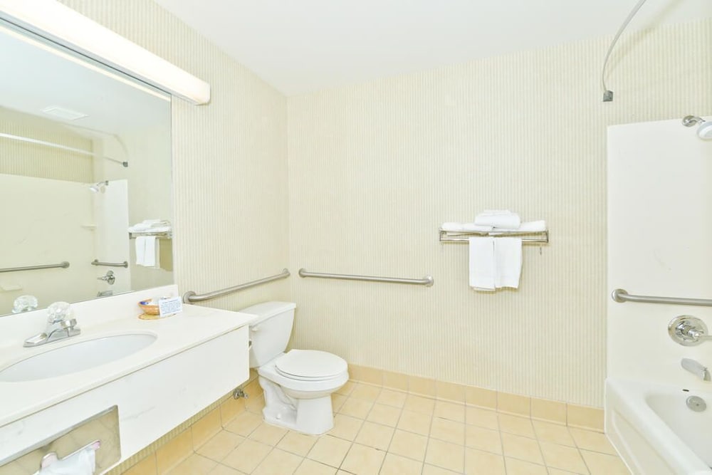 BlissPoint Inn and Suites Marion 45/47