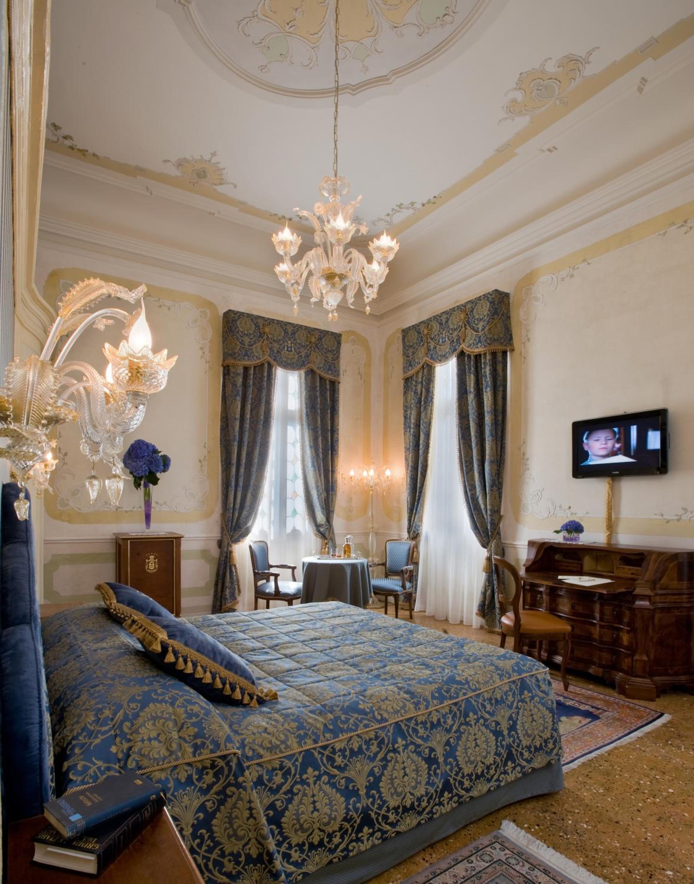 Room at Villa Condulmer Hotel, MOGLIANO VENETO
