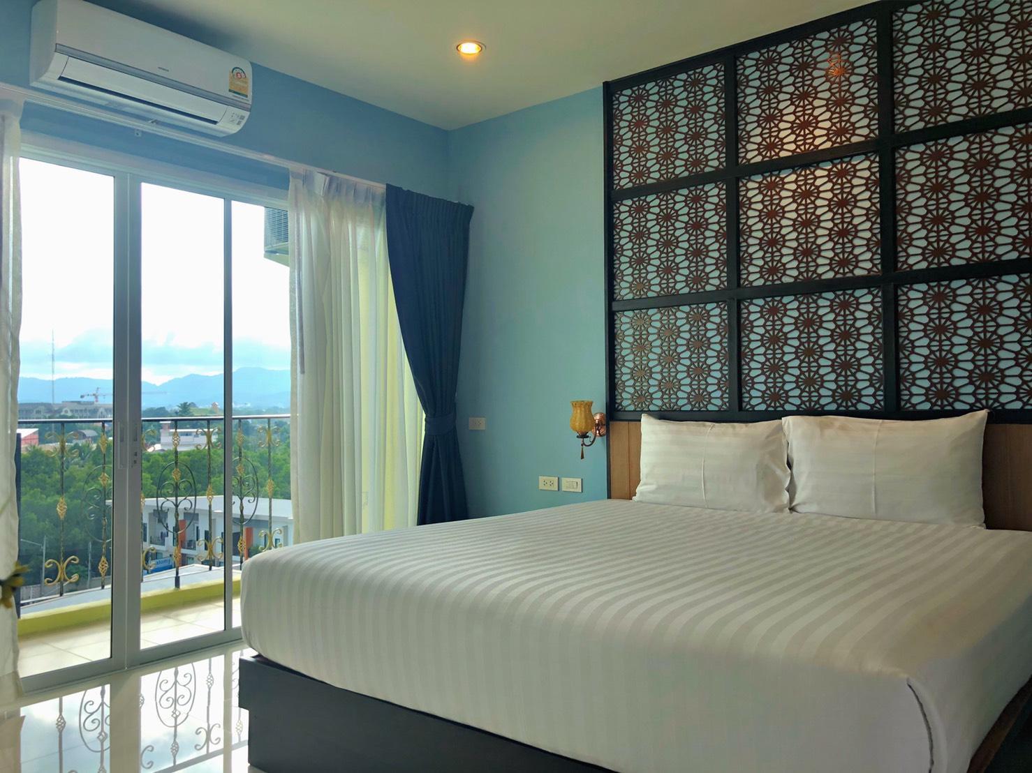 Deluxe, King Bed, City View