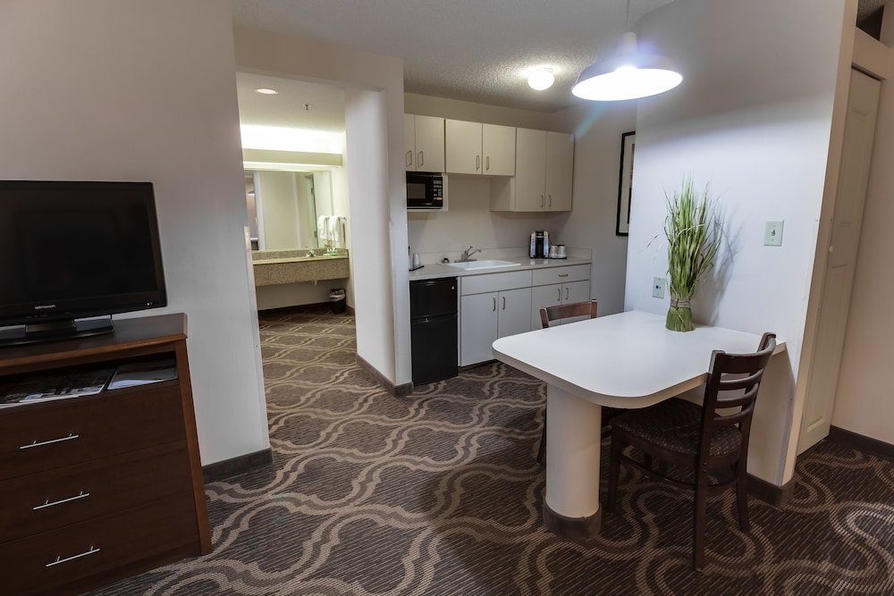 Ashmore Inn and Suites 54/61