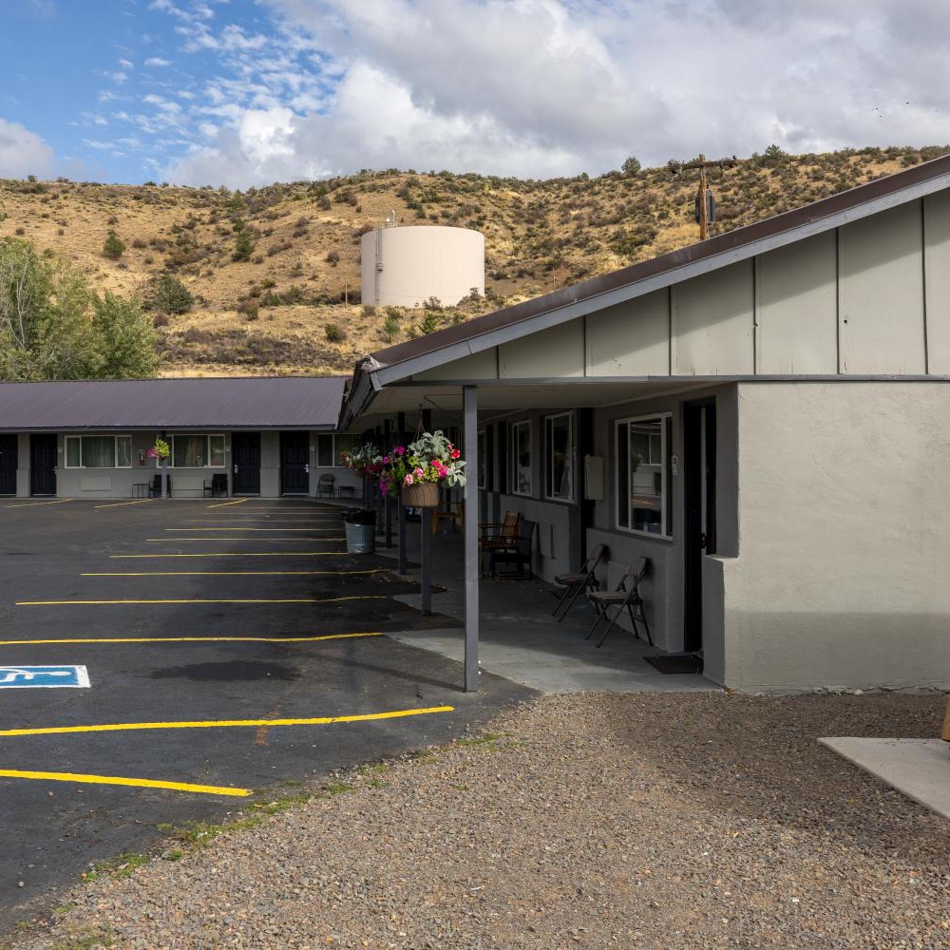 Oregon Trail Inn and Suites 35/50