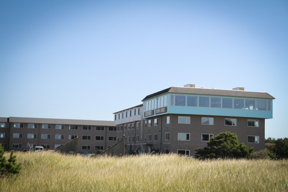 Adrift Hotel 4/50