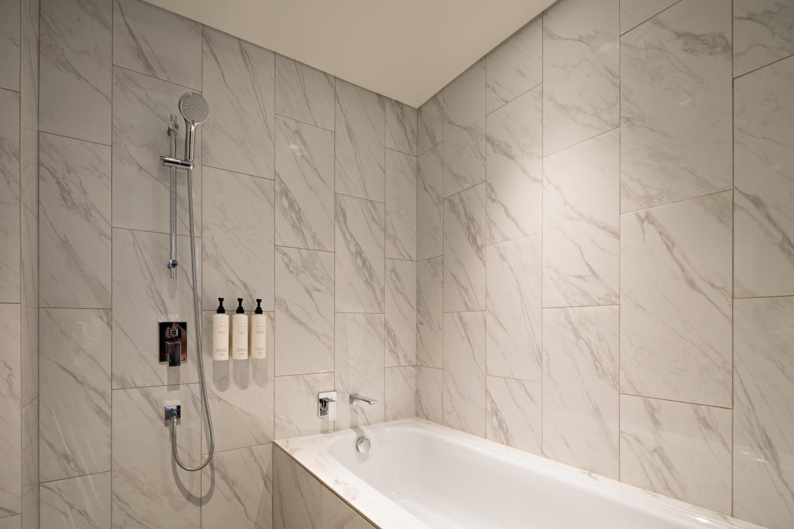 2 Bedrooms, Signature, Swiss, Apartment, King and Queen Bed، Swissotel Living Jakarta Mega Kuningan 6/8