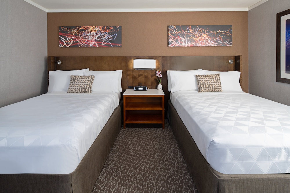 Holiday Inn Long Beach Airport 14/69