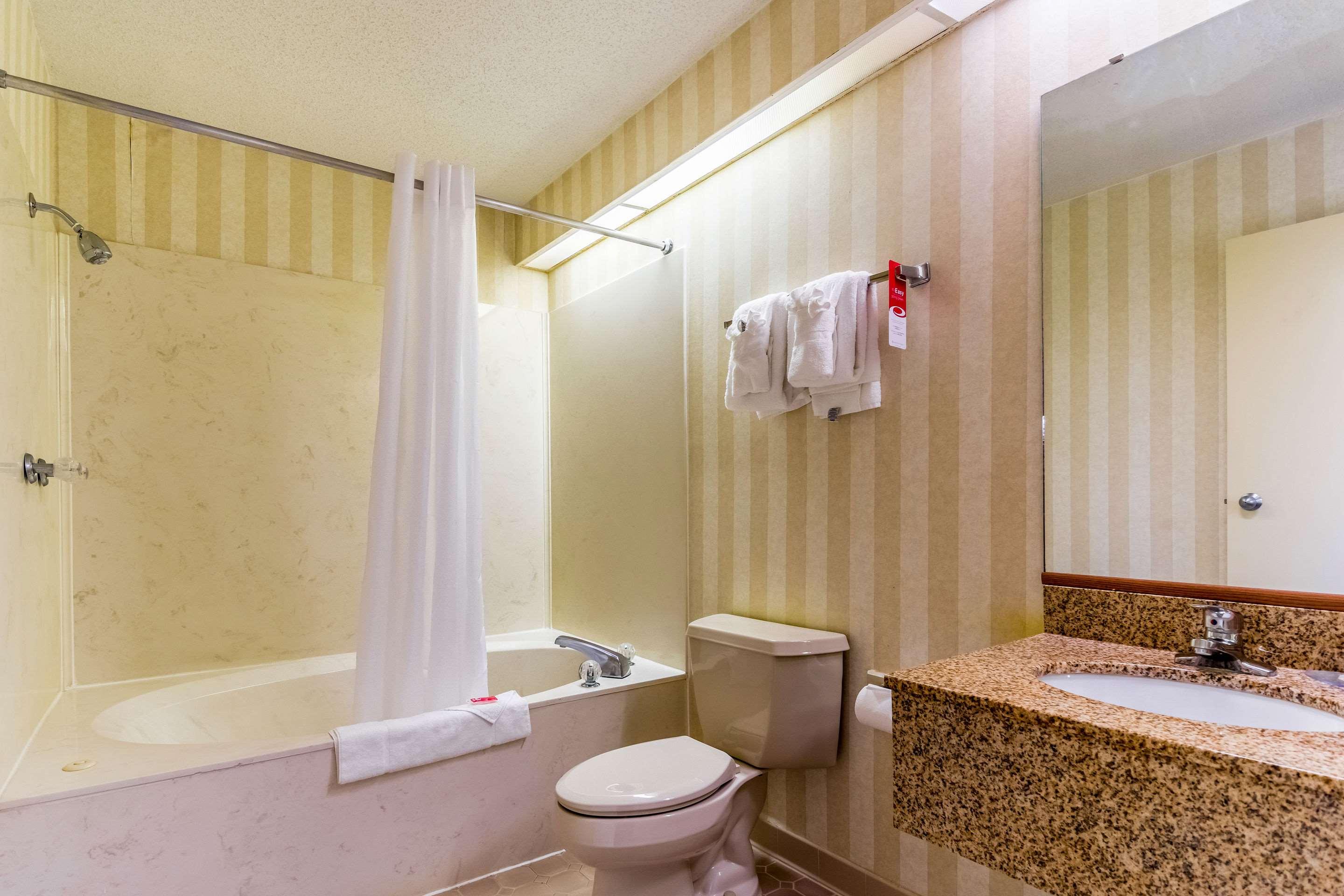 جناح بسرير كينج للمدخنين، Econo Lodge Whiteville, NC 4/4