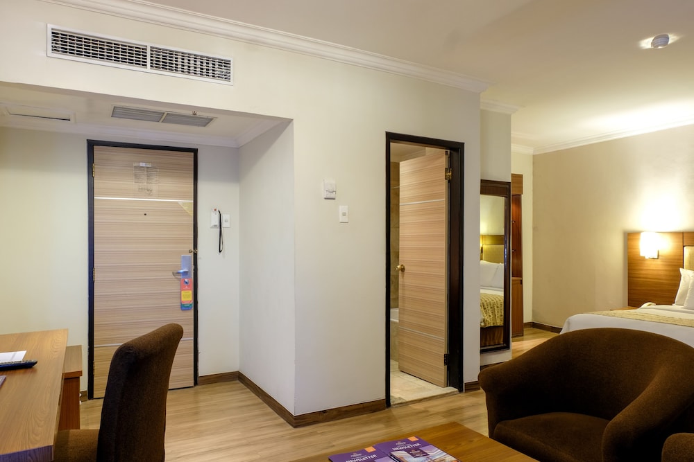 Almadera Hotel D H Quality Plaza Hotel Makassar 32/52