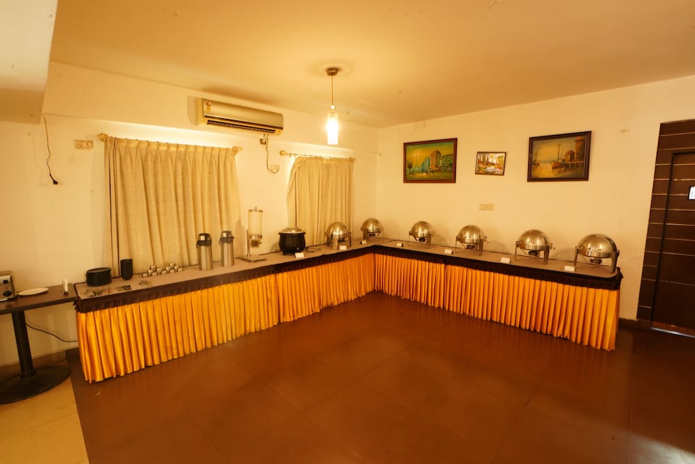 HOTEL GRAND BEE 16/50