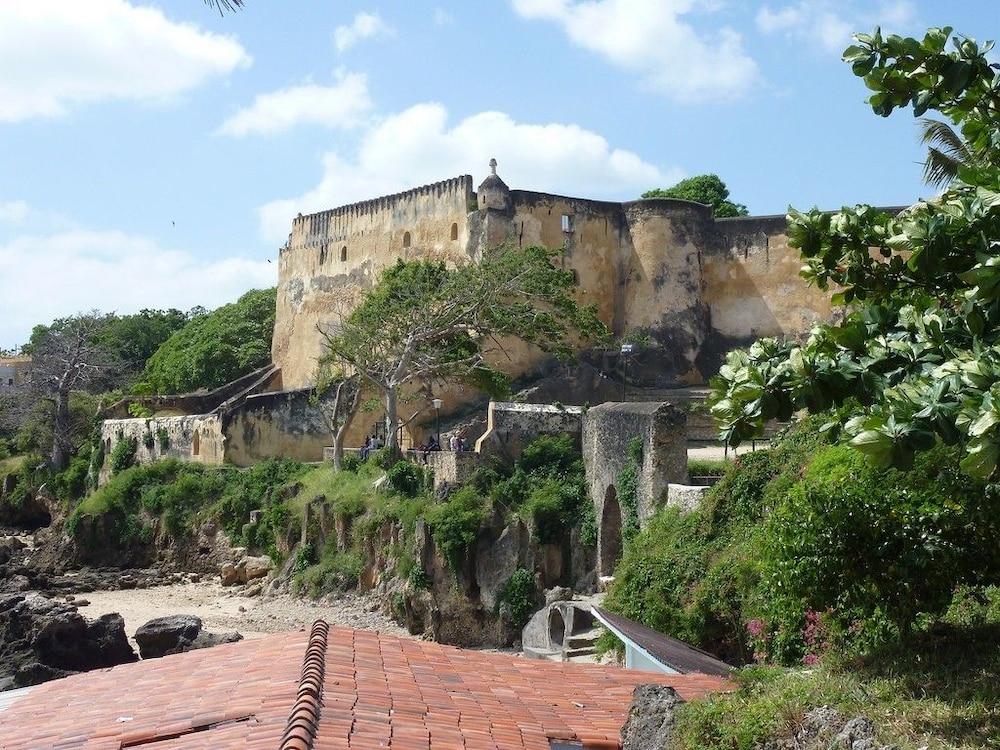 Tradewinds Lodge 1/48