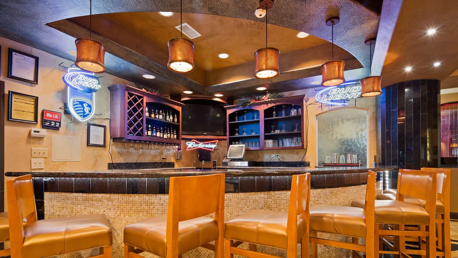 Best Western Plus KC Speedway Inn & Suites 20/31