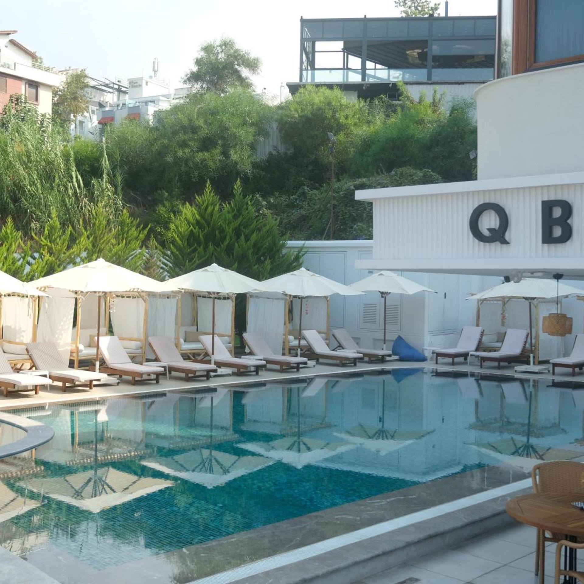 Qinn Hotels 25/50