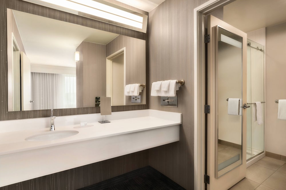 Courtyard by Marriott Philadelphia Montgomeryville 11/37