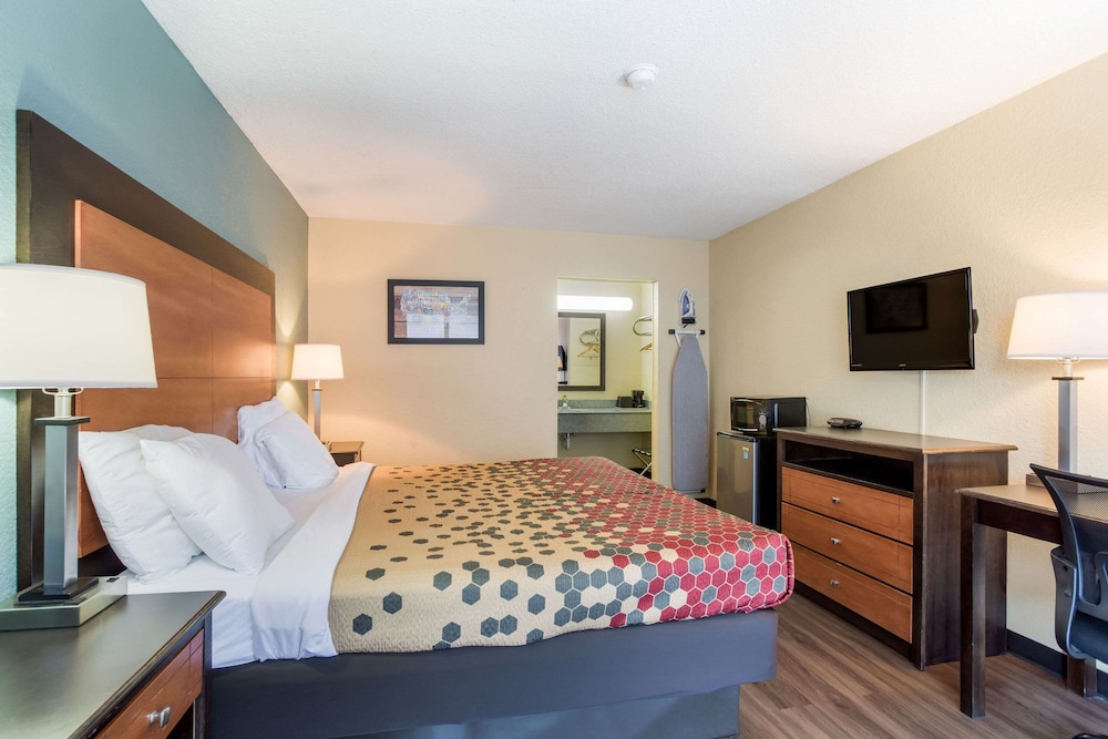 Econo Lodge Gallatin - Metro Nashville 21/43