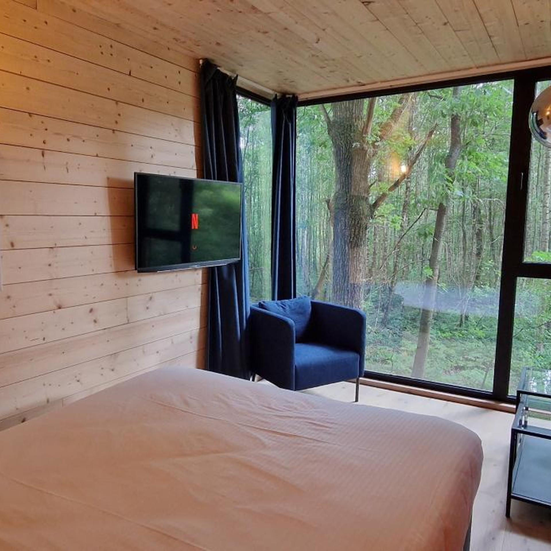 شاليه سوبيريور، Utopia Hotel 6/8