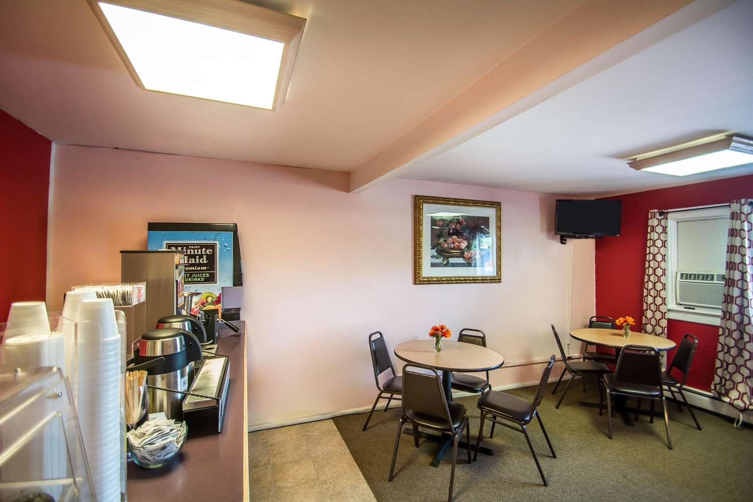 Econo Lodge Hornell 25/41