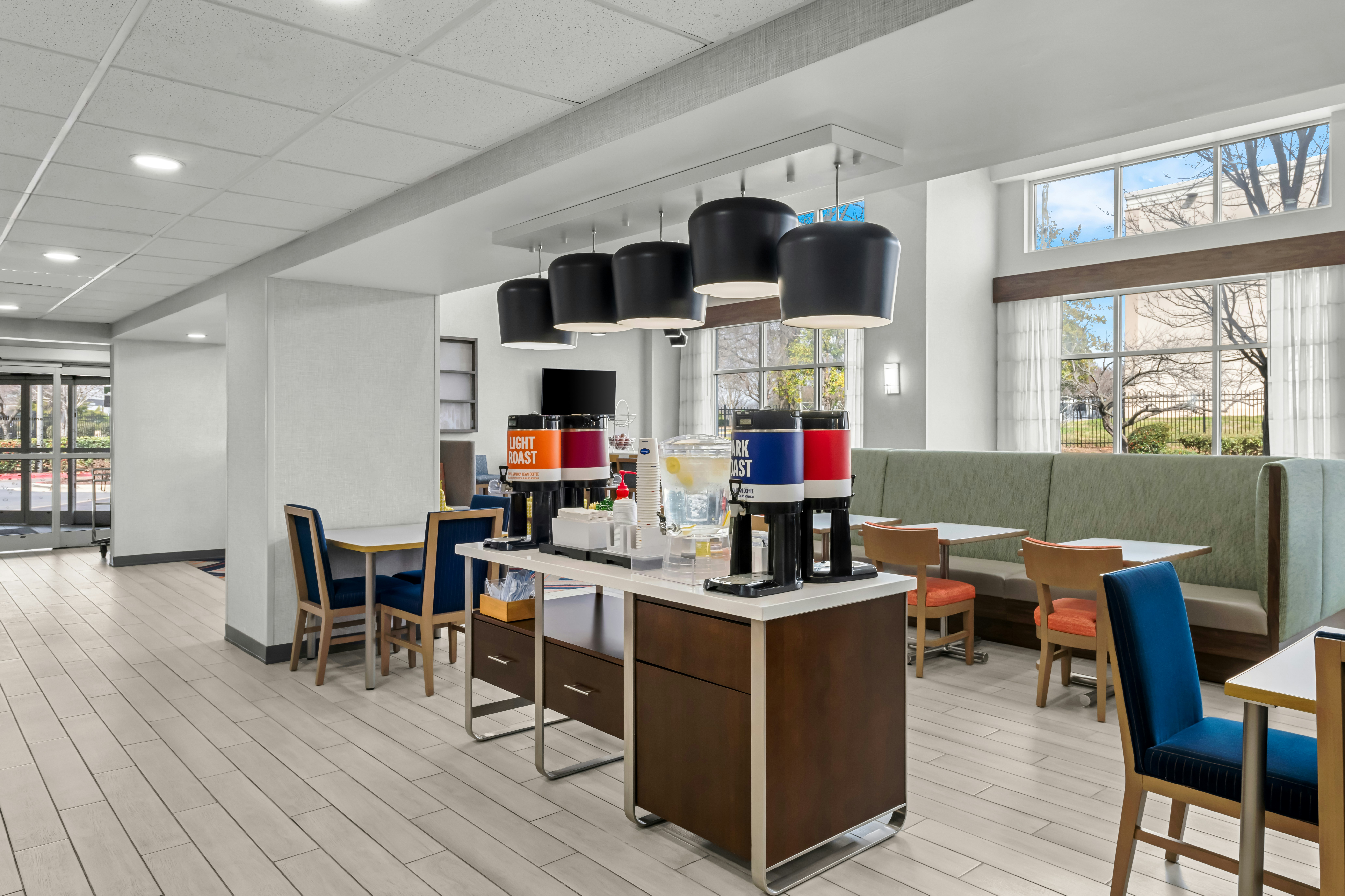 Hampton Inn and Suites Charlotte Airport 33/63