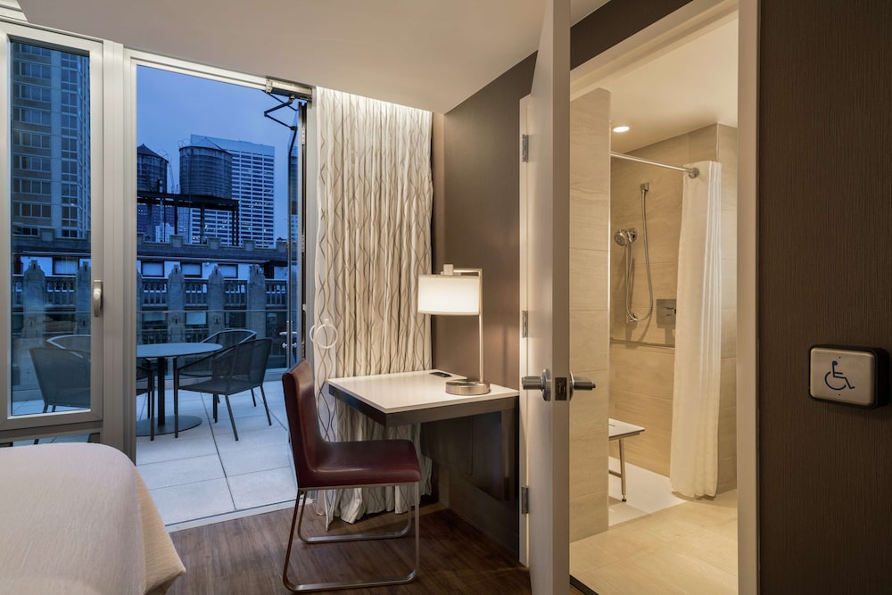 Embassy Suites by Hilton New York Manhattan Times Square 30/79