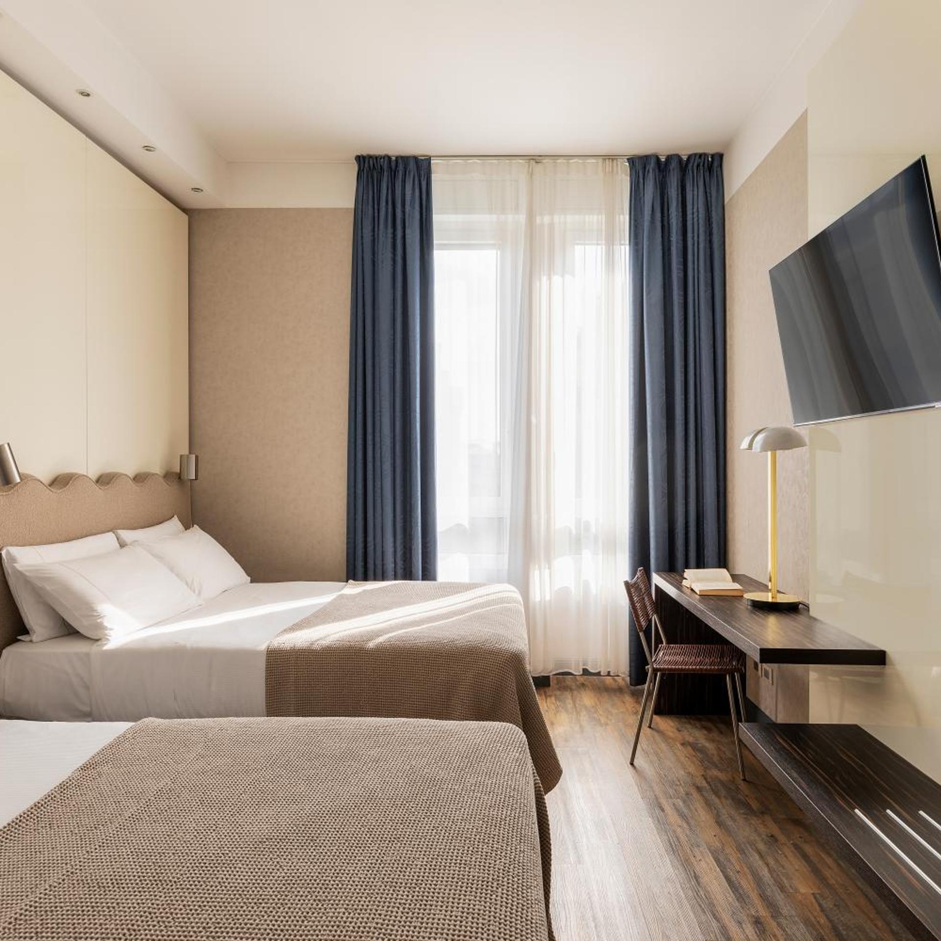 Room, Quadruple, Sofa
