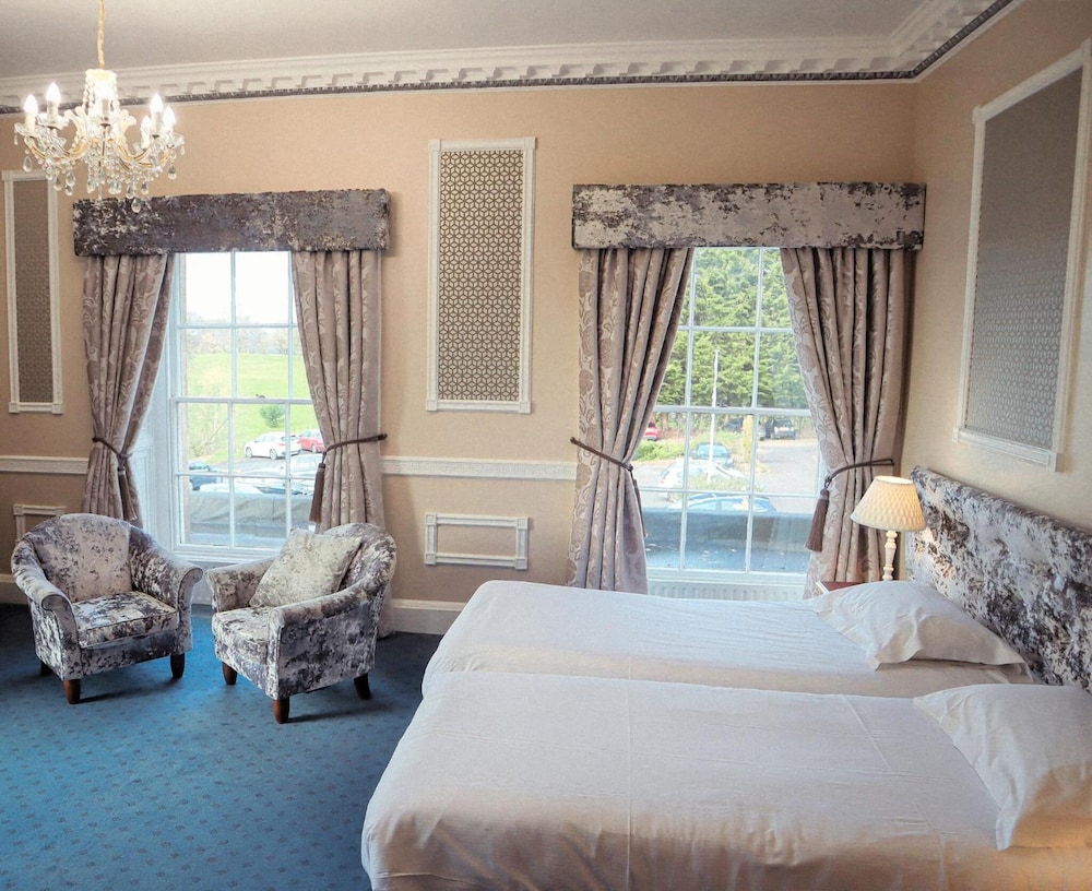 Shaw Hill Golf Resort & Spa Hotel 5/50