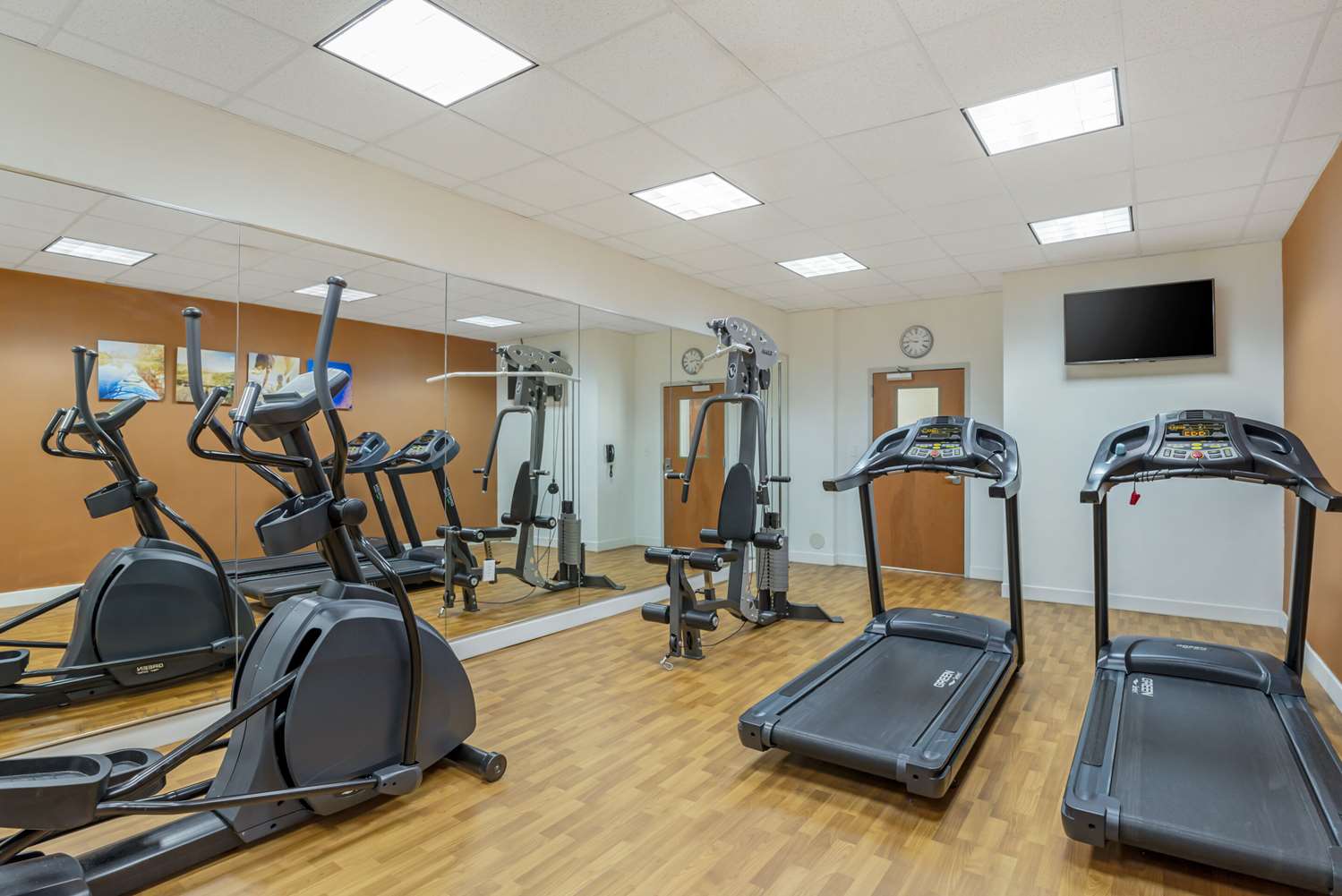 Comfort Suites At Virginia Center Commons 19/39