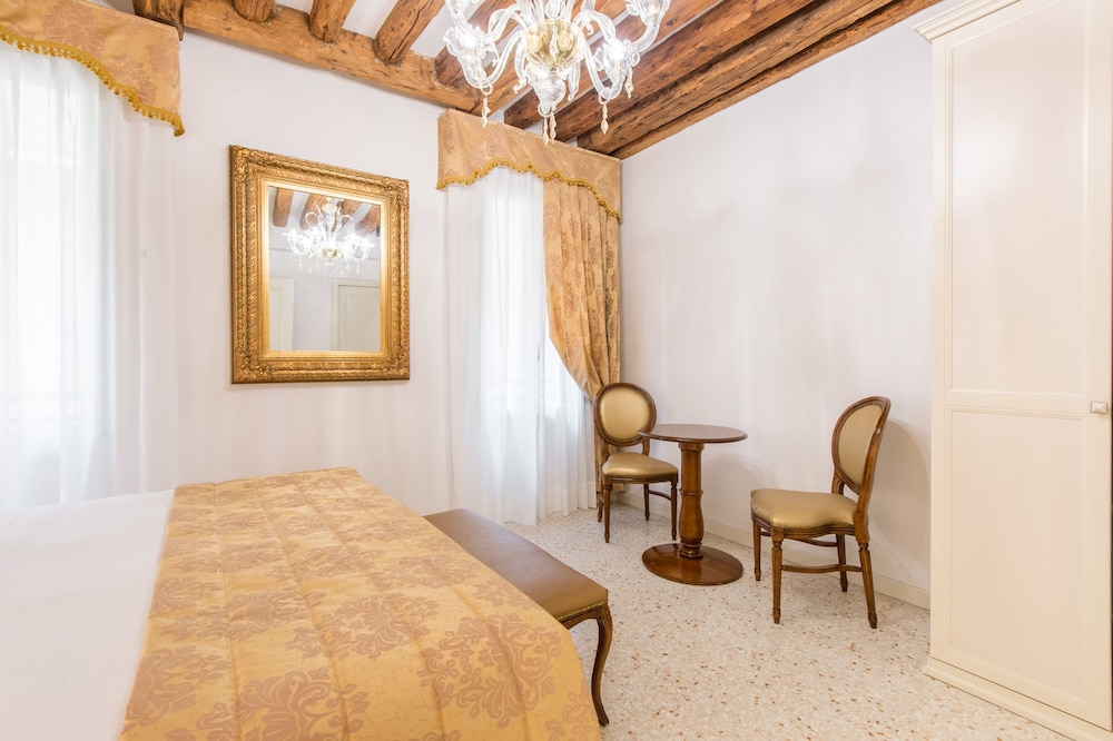 San Teodoro Palace 43/66