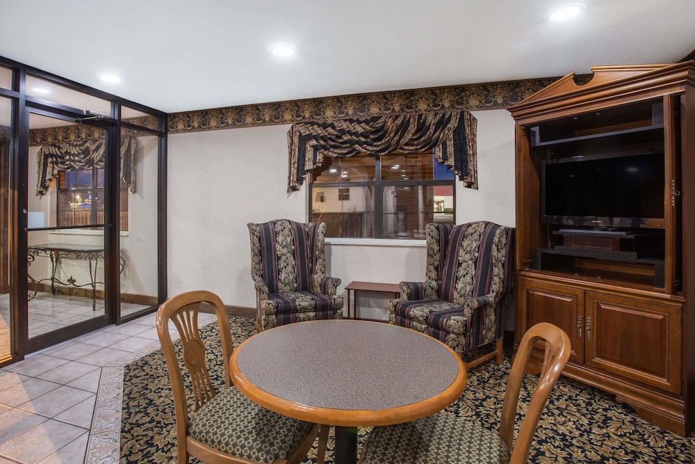 Super 8 By Wyndham Cabot 21/24