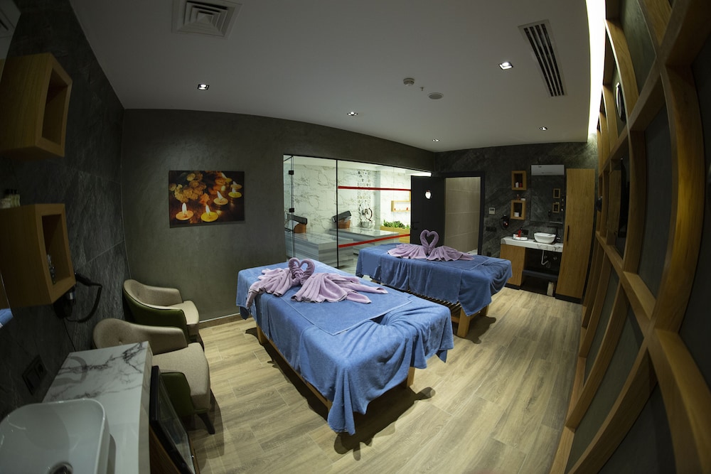 Mayi Hotel 24/55