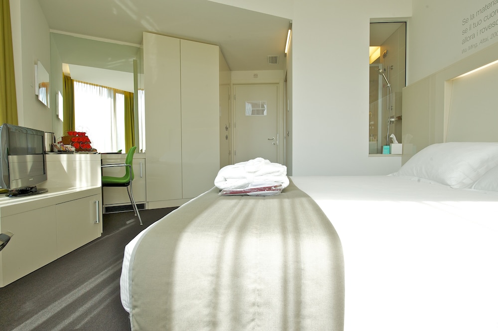 Mercure Nerocubo Rovereto 48/48