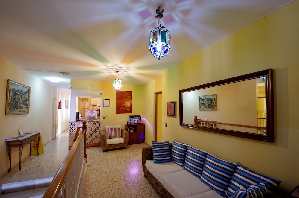 Hostal Azahara 48/70