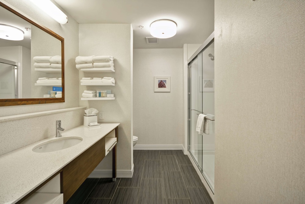 Hampton Inn Blue Ash Cincinnati Oh 17/35