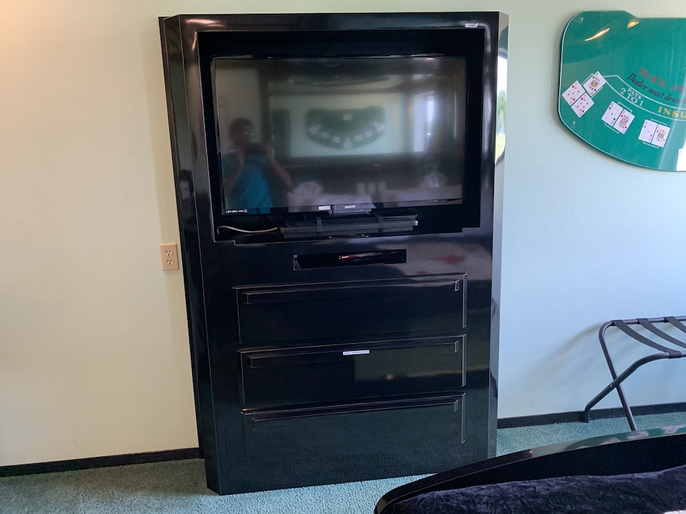Designer Inn & Suites 34/69