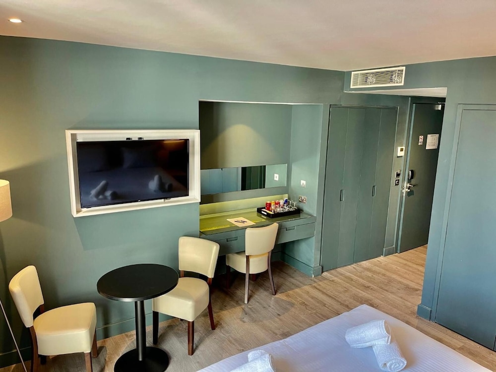 Axiom Park Hotel 40/50