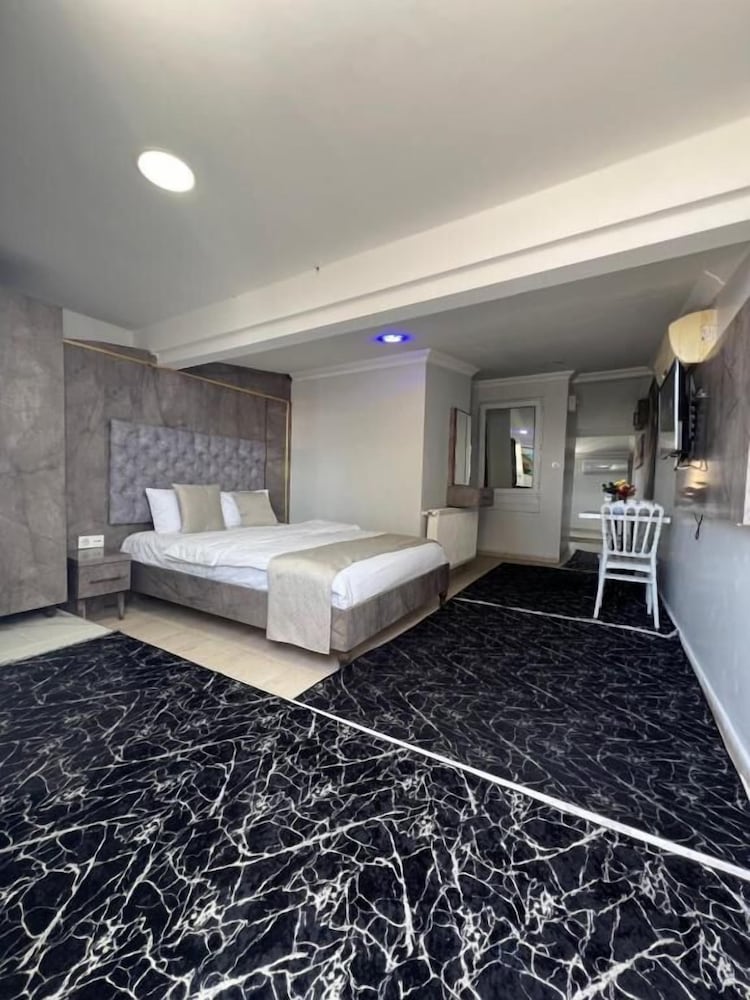 Taksim Brand Suite 65/65