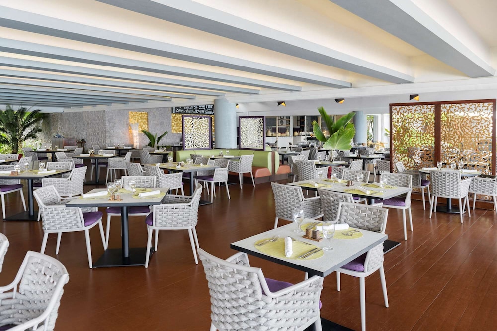 Avani Plus Barbarons Seychelles Resort 56/71