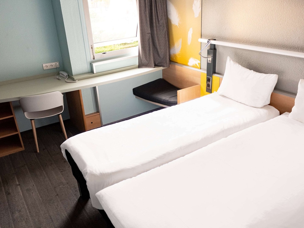ibis Paris Gennevilliers 12/76