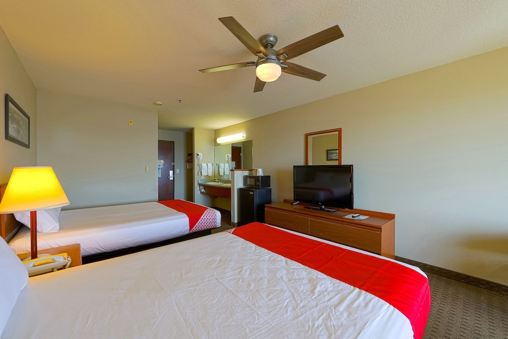 Siletz Bay Beachfront Hotel by OYO Lincoln City 29/71