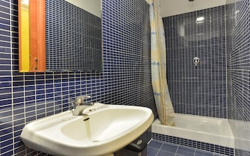Hostel Beauty 23/64