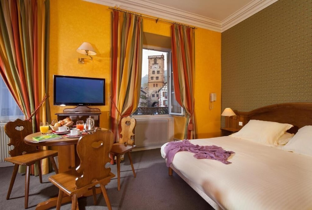 HOTEL DE LA TOUR 30/67