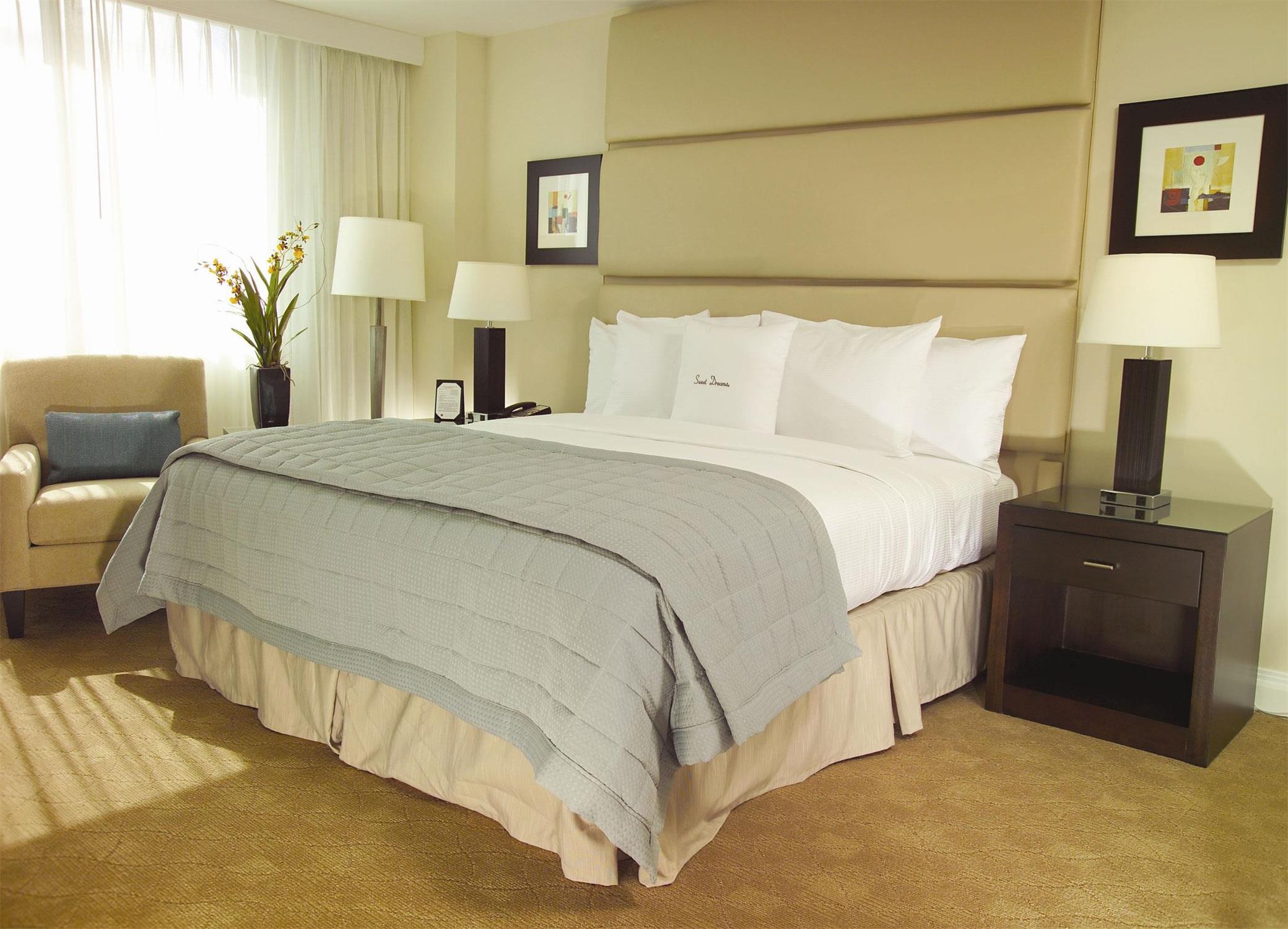 Suite, King Bed, Water View, Accessible