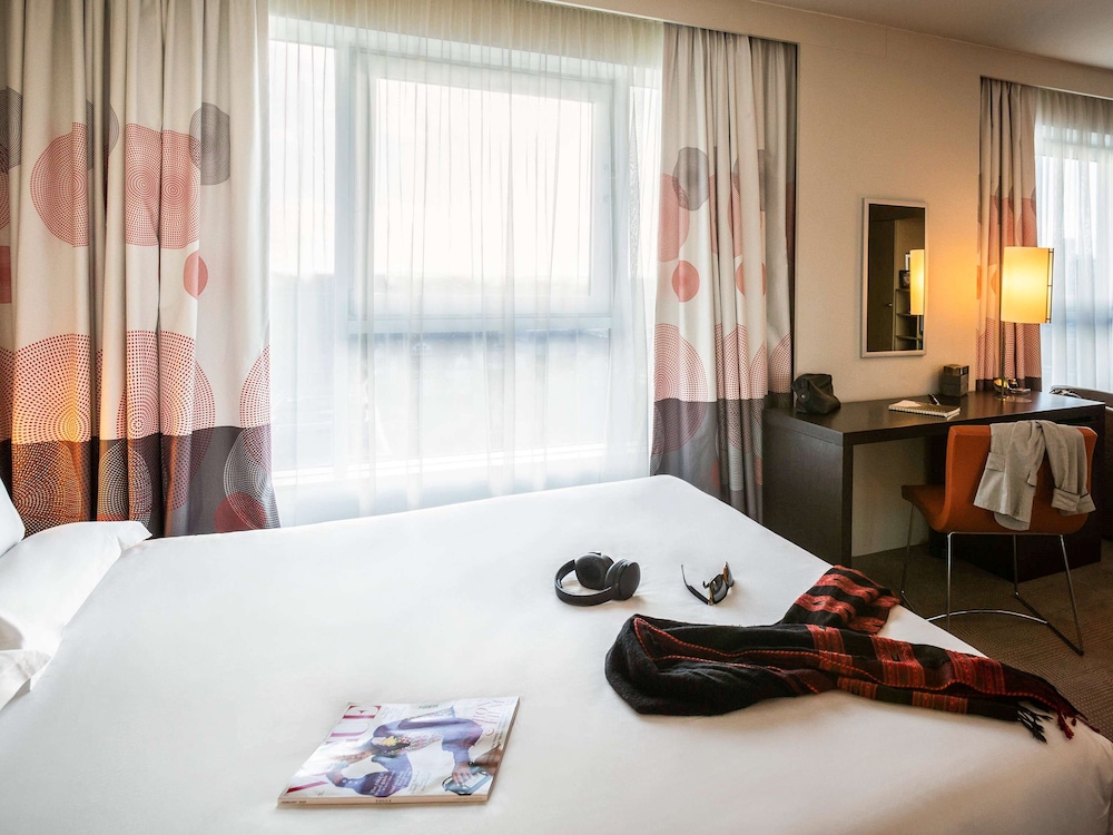 NOVOTEL READING CENTRE 33/80