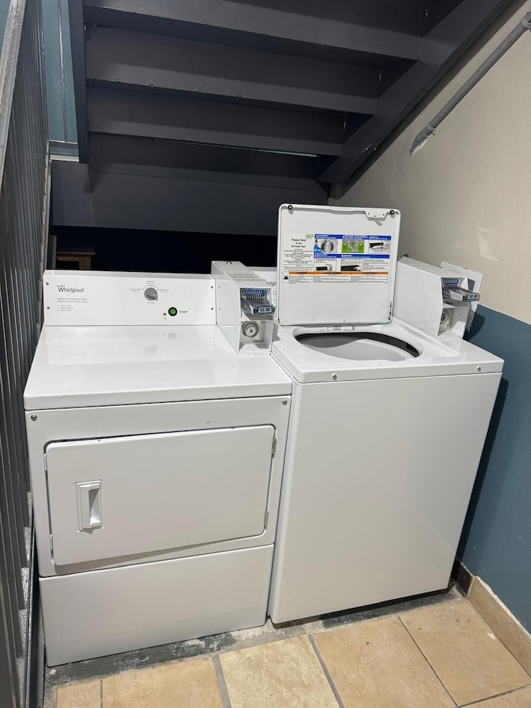 Executive Inn & Suites Baker 17/28