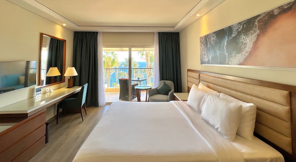 ROOM, KING BED, SEA FRONT, CLUB LOUNGE ACCESS